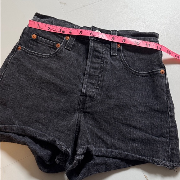 Levi’s 501 Ribcage Short Cut Off Distressed size 24 Black Jean Logo retro trendy - Picture 4 of 8